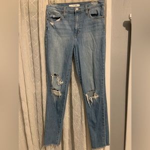 Women’s light wash jean